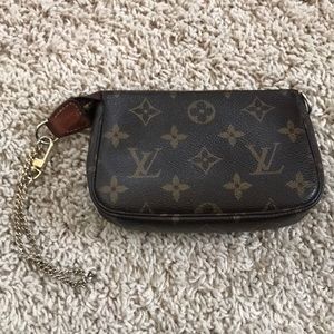 Louis Vuitton pouchette